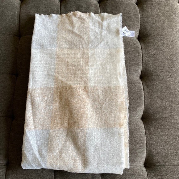 NWT Old Navy Checker Print One Size Cream & Brown Scarf - Picture 6 of 6
